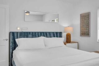 Condo by the Beach King Bed Lush Patio w BBQ Breakers Key Five H0MES - Fort Lauderdale - 1