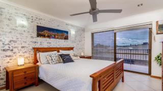 Bribie Escape, Top Floor Unit with Waterviews - 5