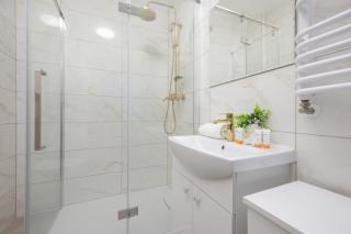 Air Conditioned Apartment in Warsaw with Parking, Desk and Balcony by Noclegi Renters - Varsavia - 5