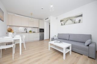 Air Conditioned Apartment in Warsaw with Parking, Desk and Balcony by Noclegi Renters - Varsavia - 1