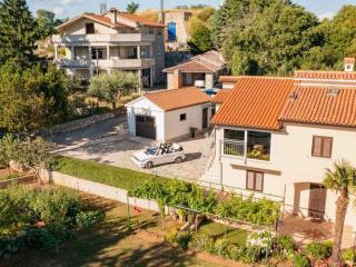 Stylish Two Bedroom Apartment in Labin - 5