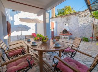 Exquisite Holiday Home with Private Pool and Sauna - Tribalj - 4