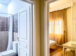 Cityscape Residence with a Patio - Volos - 5