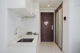 Studio Apartment at Sky House BSD with Cozy Design By Travelio - 2