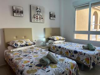 Beautiful 3 bed, 2 bath modern apartment - 1