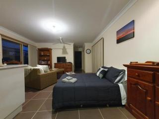 Narnie's Place in Narangba - Relaxed Space with Breakfast - Narangba - 9