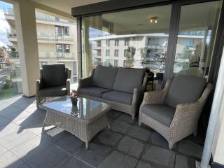 Lovely 2 bedroom apartment with free parking - 3