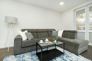 Modern Apartment with SmartTV & WiFi by Noclegi Renters - Łódź - 0