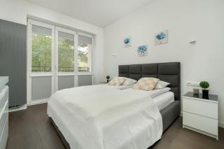 Modern Apartment with SmartTV & WiFi by Noclegi Renters - Łódź - 9