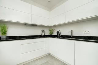 Modern Apartment with SmartTV & WiFi by Noclegi Renters - Łódź - 6