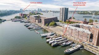 Boat suite - A Unique Houseboat Stay in Amsterdam - 8