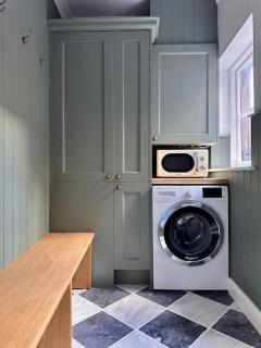 Charming Townhouse Retreat - 5