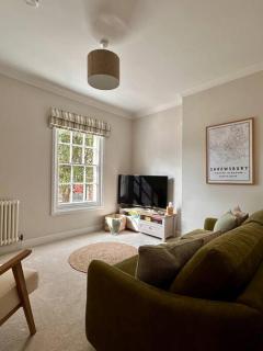 Charming Townhouse Retreat - 4