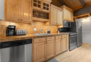 Dolly Varden Cottage - Kings Beach - 4