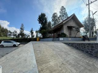 Bromo Edelweis Guest House - 1