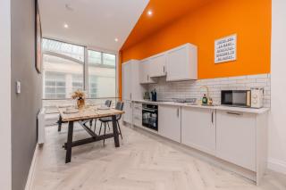 Stylish 3-Bedroom Flat Near Brighton Beach and Iconic Lanes - Brighton & Hove - 6