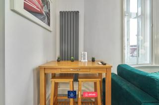 Last-Minute Specials l Sleeps Up to 4 Guests l One-Bedroom Apartment with King Bed and High Ceilings Near Camden by Live London Short Lets & Serviced Accommodation - 1