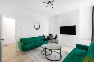 Luxury Ground Floor Flat FREE Parking With Private Garden by E&L Homes - Worcester Park - 5