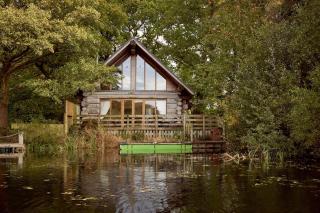Alder Lodge with Hot-tub - 2