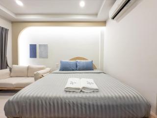 The Seathru Koh Larn - 1