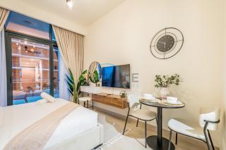 Cozy Studio Apartment in Azizi Riviera 43, Al Merkadh by Deluxe Holiday Homes - Dubai - 7
