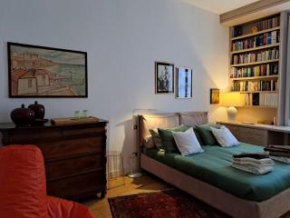 Casa Mari - free secure parking, breakfast, private bathroom, wifi, garden, aircon, 3 min walk to metro and train station - Milan - 0