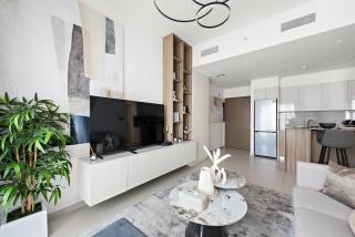 Luxurious 1-Bedroom Apartment - Dubai - 4