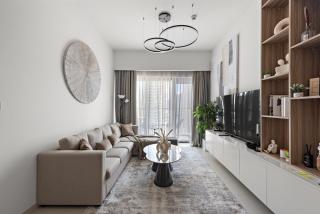 Luxurious 1-Bedroom Apartment - Dubai - 5