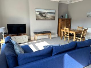 Central and Convenient with Private Parking - Portsmouth - 0