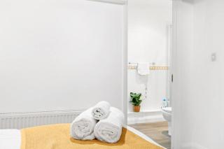 Spacious 3 Bedroom Apartment in Prime Location - Nottingham - 9