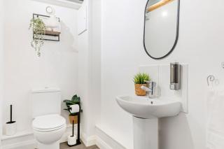 Spacious 3 Bedroom Apartment in Prime Location - Nottingham - 4