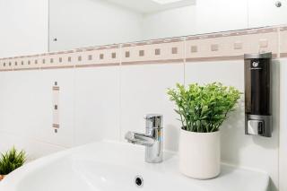 Spacious 3 Bedroom Apartment in Prime Location - Nottingham - 3