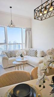 Luxury 2BR Carson Tower B Apt - 0