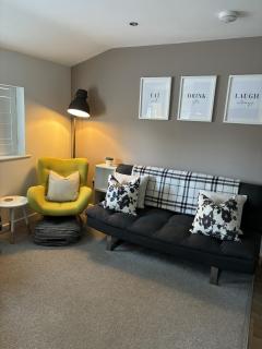 The Hive Apartment - Marple - 3