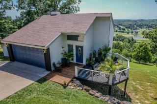 Amazing Views, 3 Patios, Game Room, Modern Update - 4