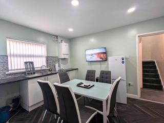 Spacious Powell Home Sleeps 11 6 bed 1 5 bath - Manchester - 8