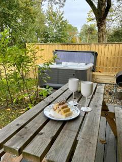 Copper Beech Lodge with Hot Tub, Games Room, Fire Pit - Toppesfield - 2