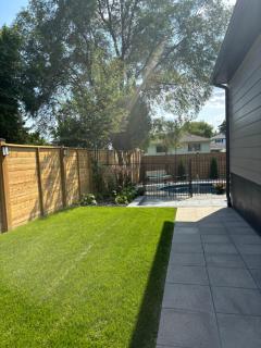 Bright & Cozy 4BR Home for Your Family Stay With Optional Pool Access - Mississauga - 9