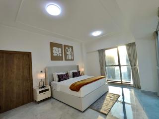 Lux BnB I Executive Tower I Ocean View - Dubai - 5