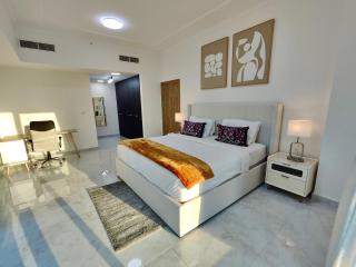 Lux BnB I Executive Tower I Ocean View - Dubai - 9