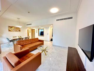 Lux BnB I Executive Tower I Ocean View - Dubai - 1