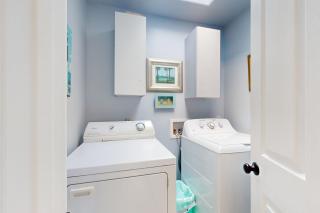 The Strand Oasis Boardwalk beauty with epic oceanfront views, charming interior, balcony & AC - Oceanside - 8