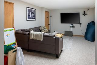 Spacious 3BR Home with BBQ in Gated Penn Estates - East Stroudsburg - 4