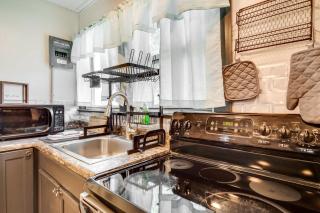 Cozy Brevard Vacation Rental 1 Block to Main St - 2