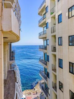 Beautiful 3 bed rm apartment close to sea and best of Sliema - Sliema - 0