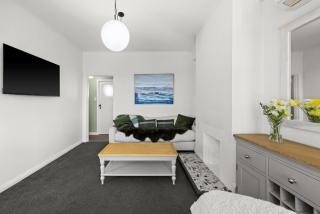 Modern Art Deco Cutie - 7