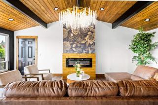 Great Falls Premier Retreat by Wrecked & Refined Stunning Views Hot Tub Family Fun - Great Falls - 8