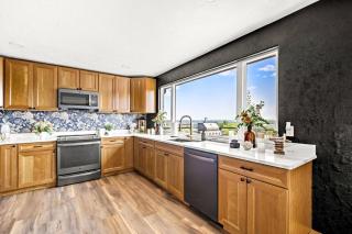 Great Falls Premier Retreat by Wrecked & Refined Stunning Views Hot Tub Family Fun - 5