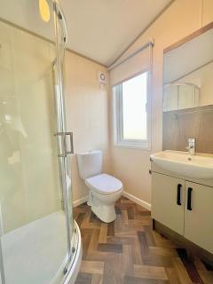 Tattershall lakes country park, Lakeside Lodge, hot tub, private garden and private fishing pitch - Tattershall - 4