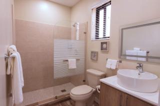 Family-ready Fully Equipped Grand Villa with Pool - Long Bay Hills - 2
